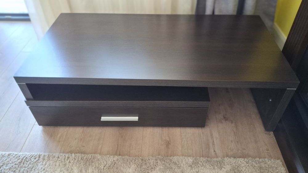 Vând set mobilier Mobexpert, culoare wenge, format din 3 piese, în stare foarte bună