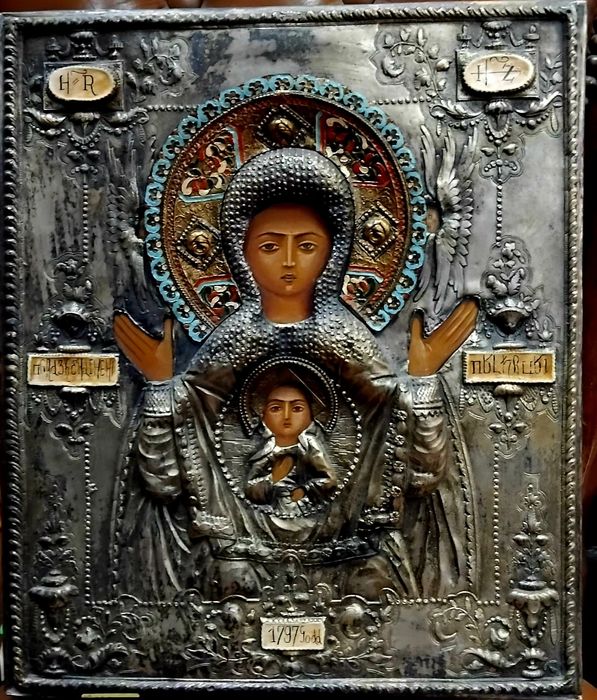 Старинна руска православна икона " Света Богородица на Знамението".