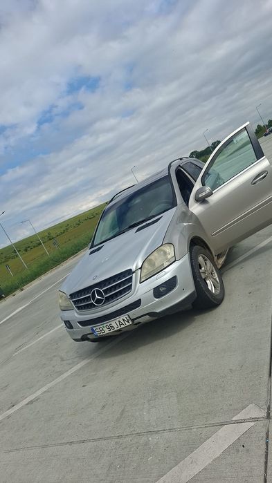 Vând Mercedes ml 320