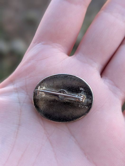 Veche brose ovala cu peisaj din sidef, copii