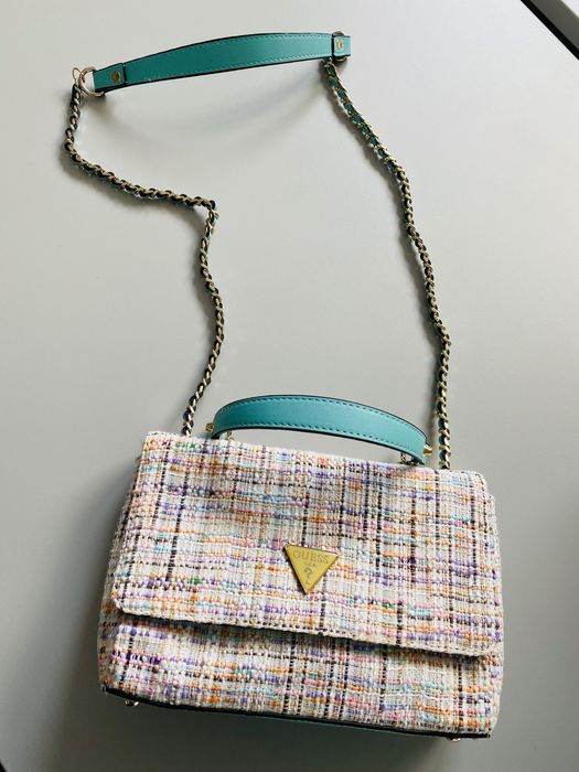 Guess нова много красива чанта букле и кожа