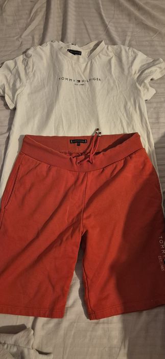 Tricou/ compleu cu pantaloni scurți Tommy