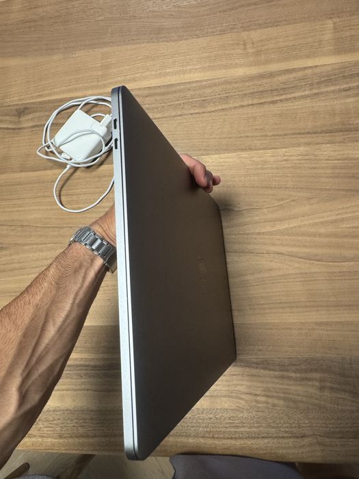 Macbook Pro 15” 2018 i7 16 GB RAM SSD 512 GB