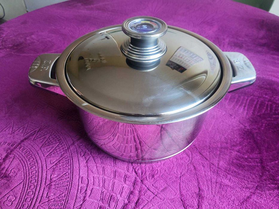 Комплект кухненски съдове за готвене и метало-керамични ножове