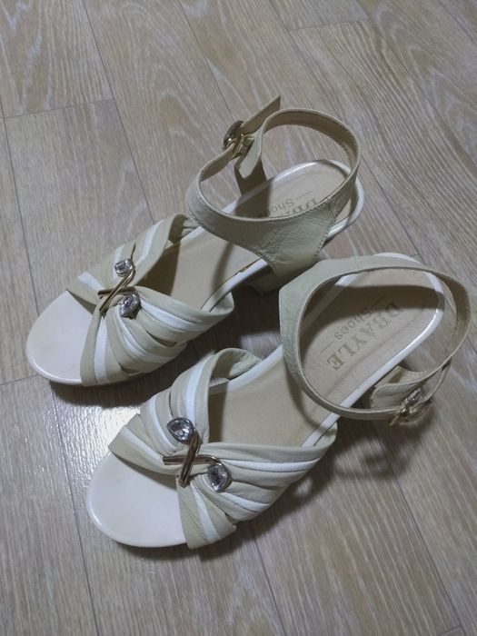 Босоножки женские