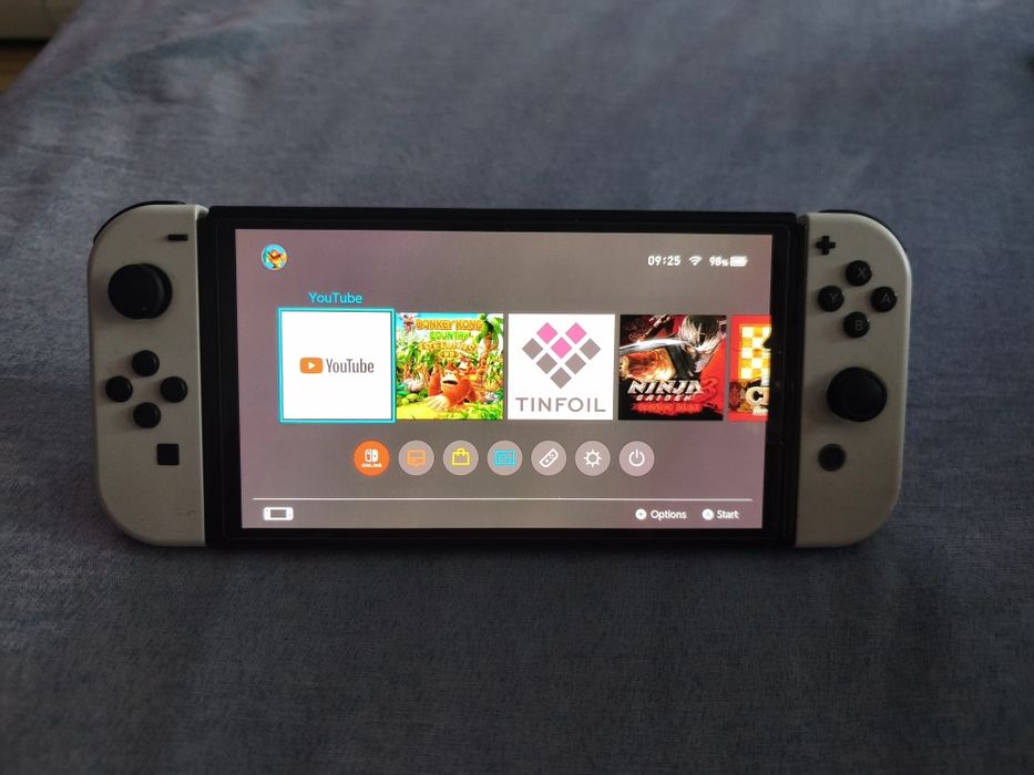 Nintendo switch Oled 256гб карта с много игри в перфектно състояние