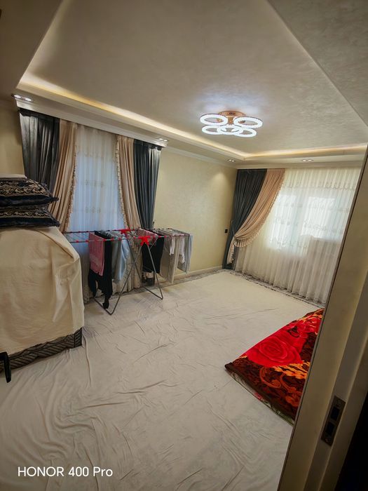 Dom sotiladi 1chi etajda  2xona yevro remont 39kv podvoli bilan