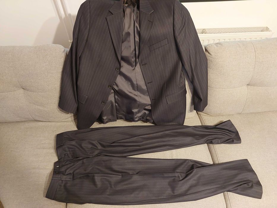 Costum Barbat Gri cu Dungi Masura 48