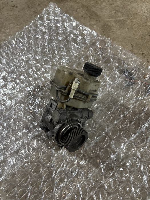 Mazda 5 2.0d 2007 година Хидравлична Помпа