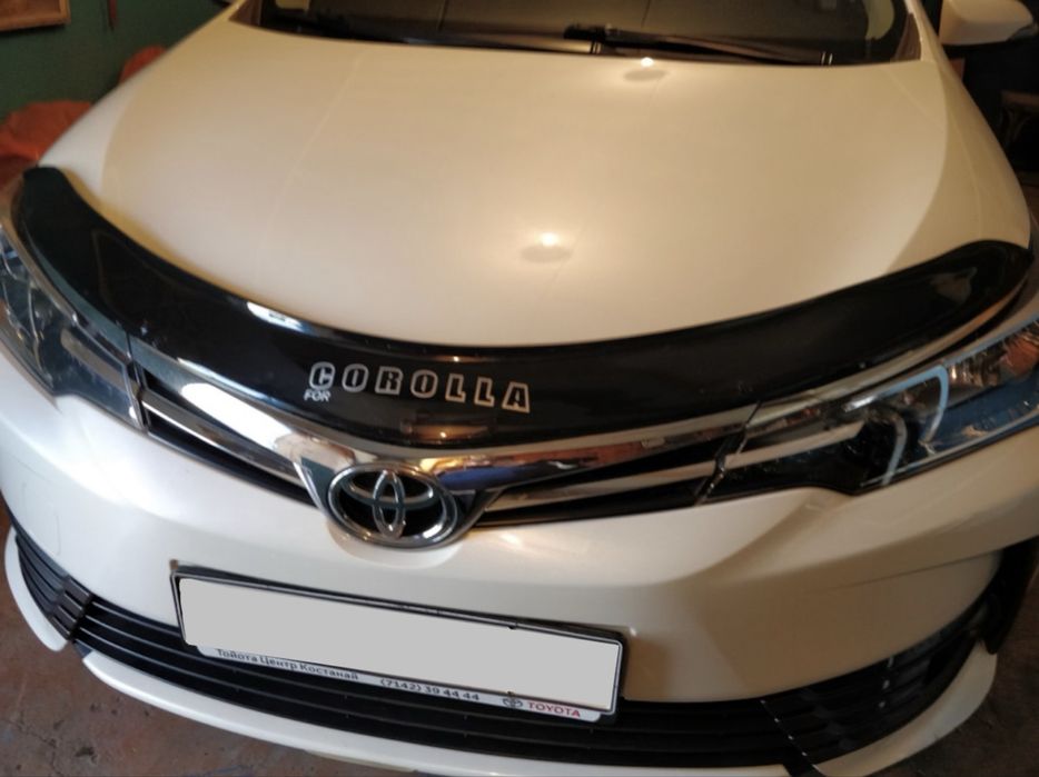 Дефлектор капота (мухобойка) Toyota Corolla с 2013 по 2019