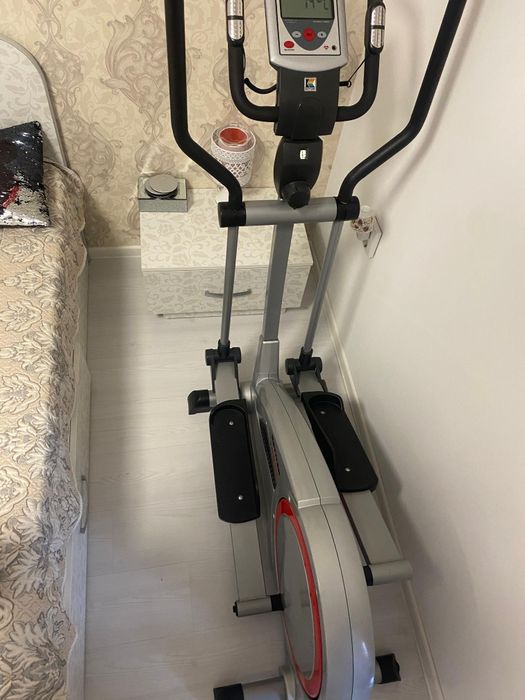 Vând bicicleta eliptica