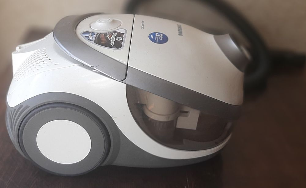 Продам пылесос Samsung CD9420 с аквафильтром.
