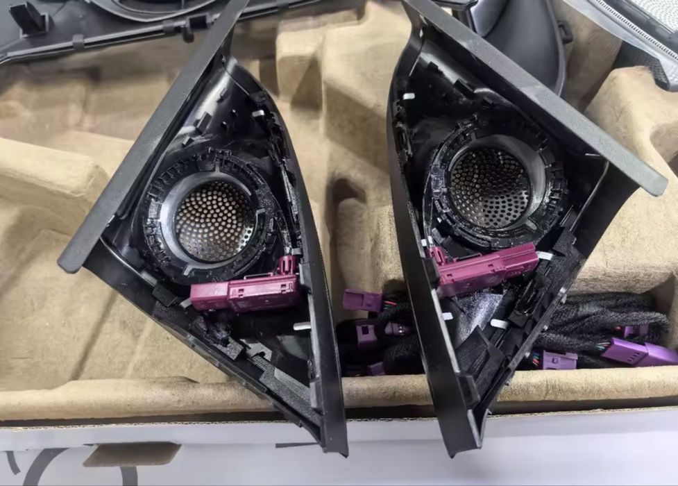 BMW G30 G31 F90 Капаци за Тонколони Bowers & Wilkins Style с Подсветка – Base Audio System 2016-2023
