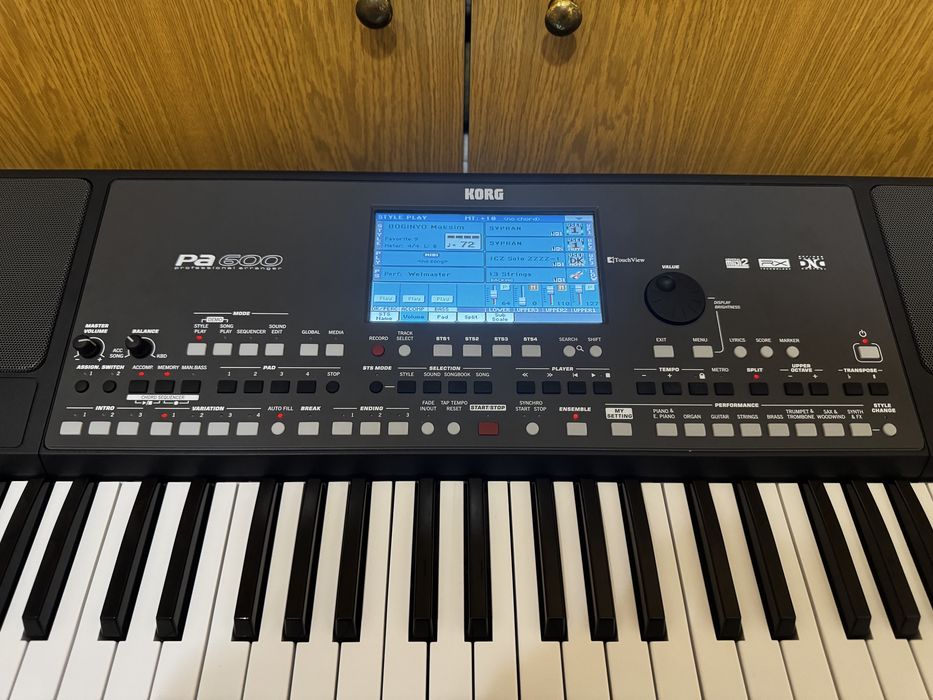 Korg pa600 в отлично състояние