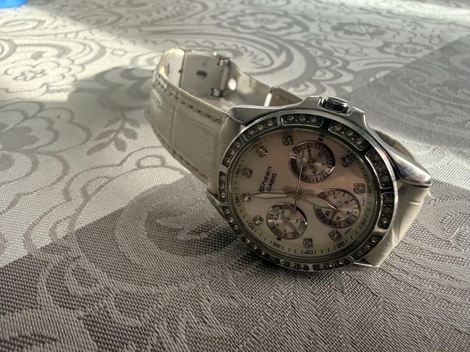 Часовник Casio Sheen