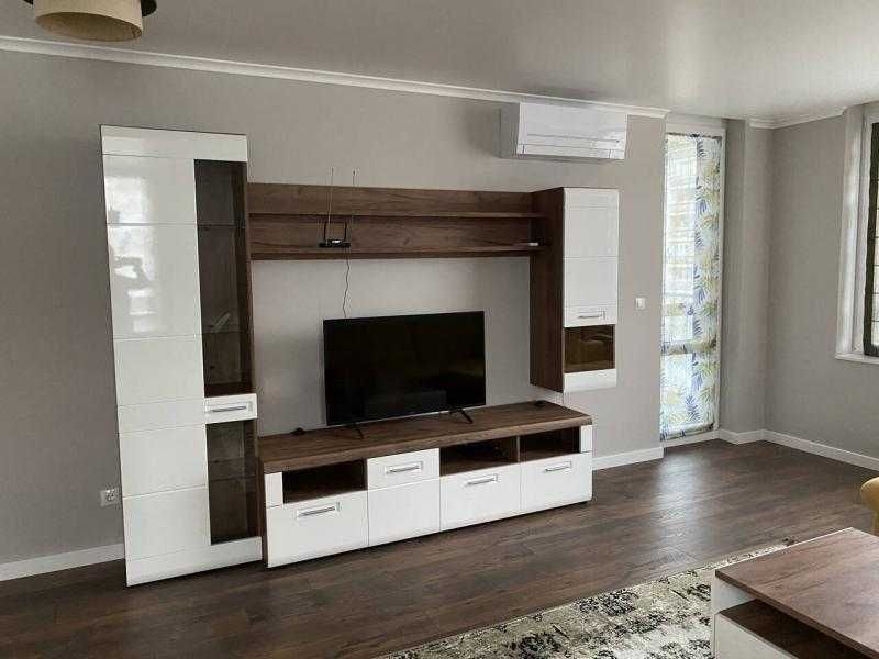 Дава се под наем Двустаен апартамент в Бургас, Славейков - 80 кв.м за 561 € - Снимка #2