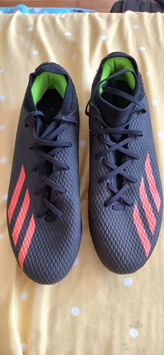 Ghete de fotbal aproape noi. Marimea 42 2/3