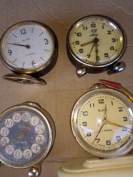 Ceas mecanic de masa, de mînă