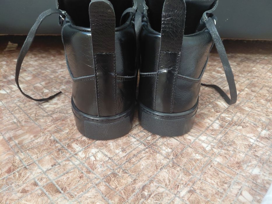 BALENCIAGA arena size 39