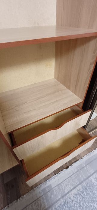 Продам шкаф купе с зеркалом