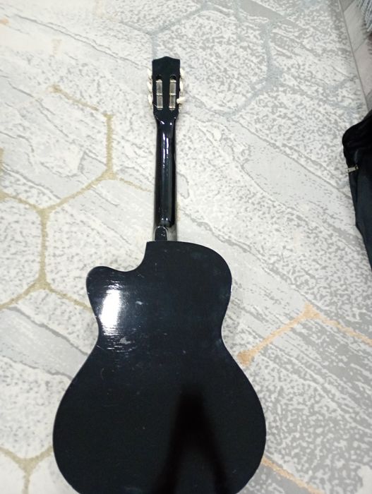 Продам гитару DENN в идеальном состоянии