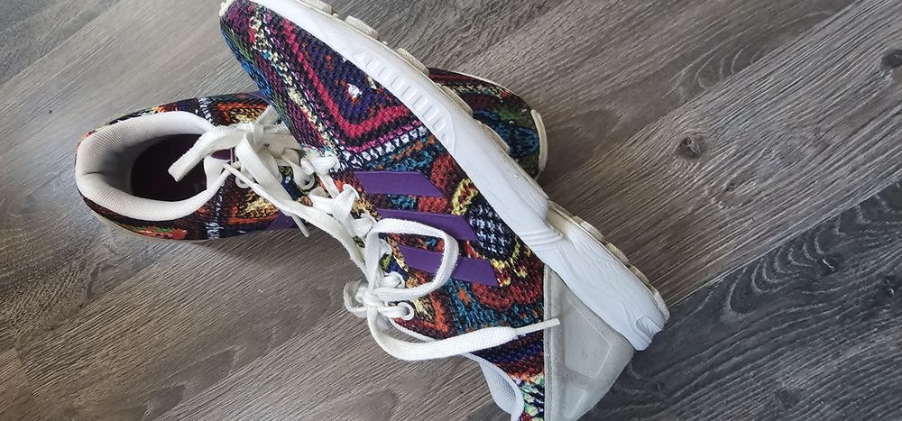 Massimo Dutti  ,  Timberland, Adidas, Converse