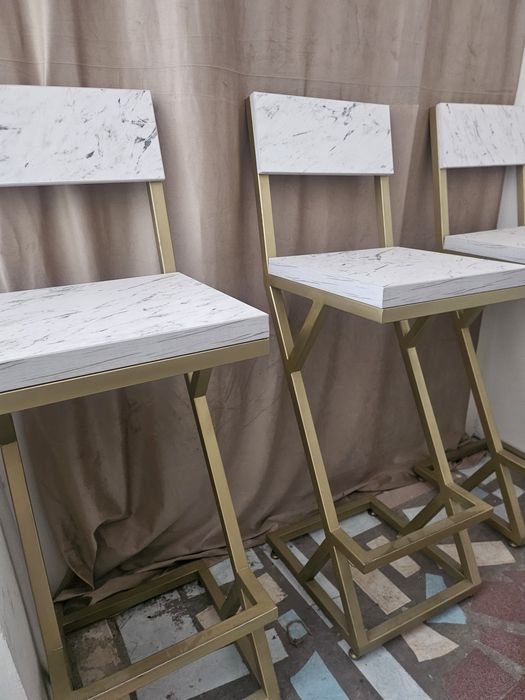 Барные стулья, по 200.000