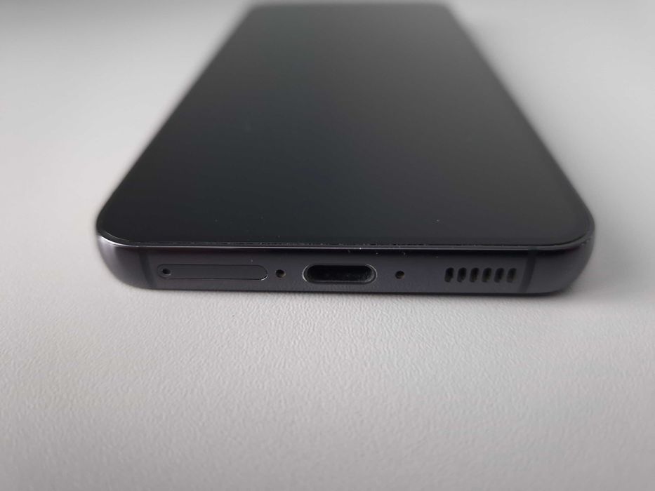 ОТЛИЧЕН! Samsung Galaxy S23, 256 GB, Black + 4 Кейса и 9 Протектора