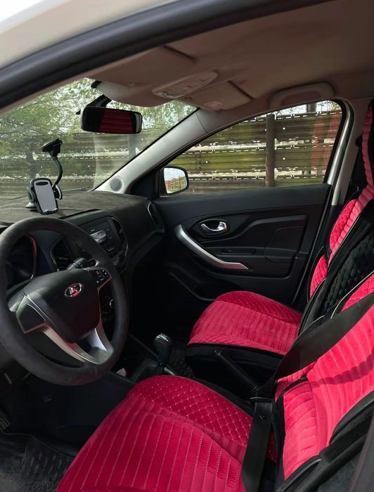 Автомобиль лада XRAY