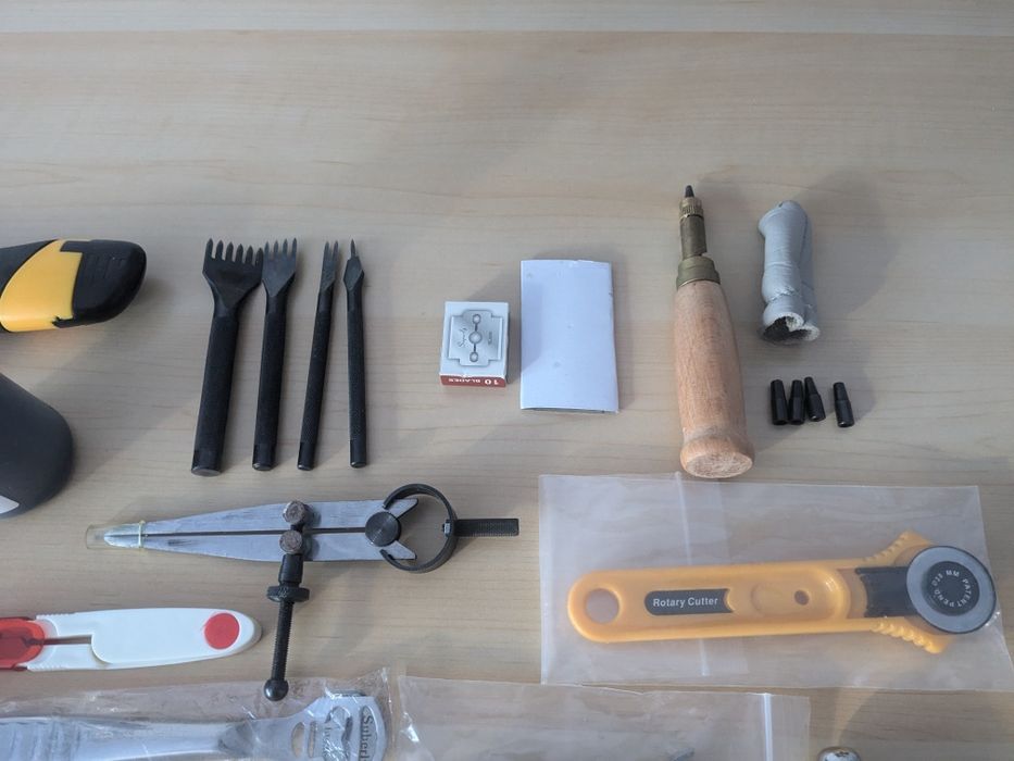 Trusa sculptura in piele