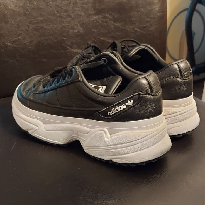 Оригинални дамски маратонки Adidas  38