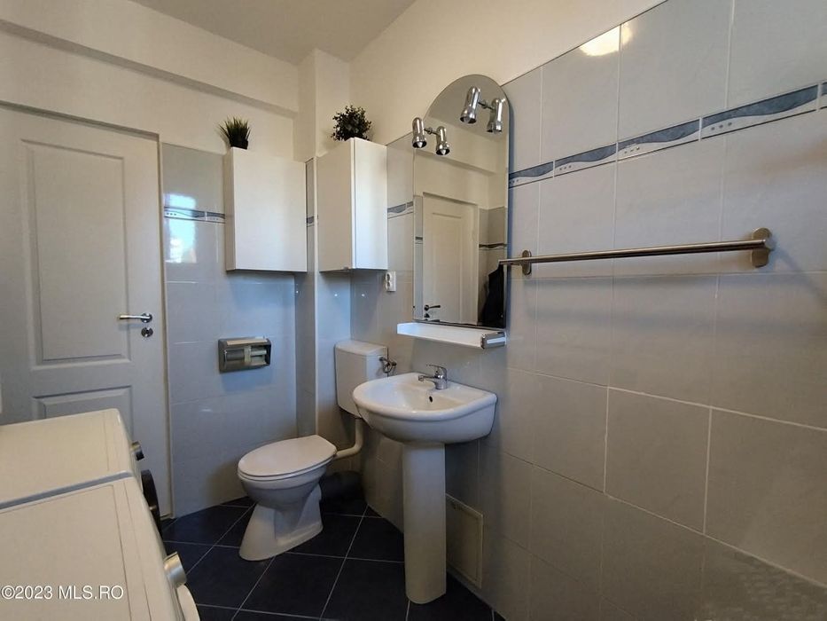 Închiriez apartament 3 camere - cartier Europa - 550 euro