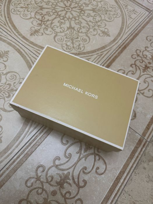 Продается кеды от michael kors