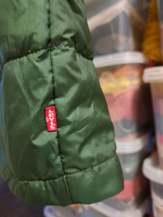 Geaca Levis noua, cu eticheta