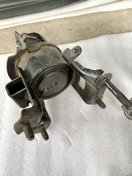 Подушки двигателя Camry 70 75 Камри 70 75