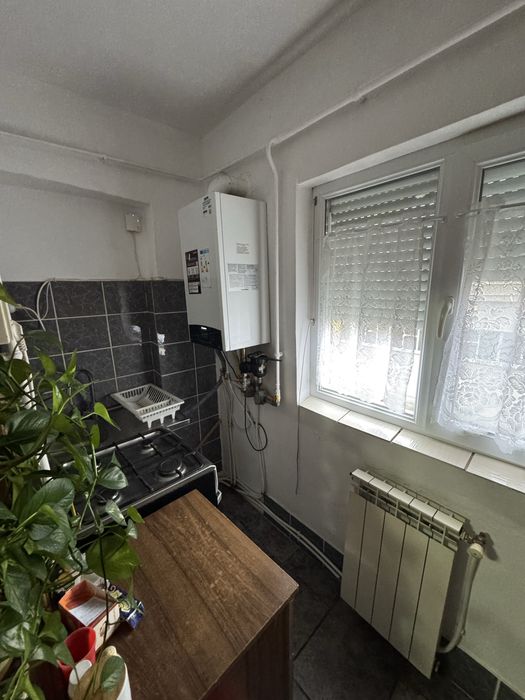 Vand apartament 2 camere, etaj 2 , Splaiul Tineretii
