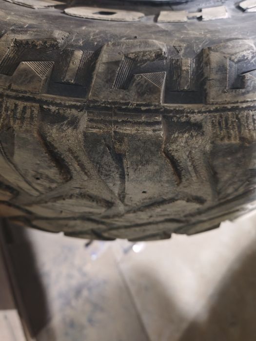 Продам резину б/у 32*11.5 р15