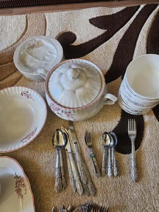 Set de farfurii,  bowluri, set tacimuri