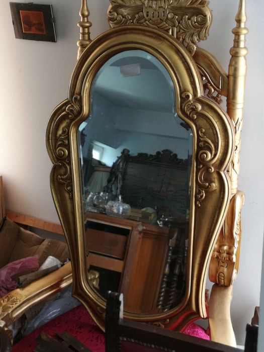 Comoda , tablouri , oglinzi  , canapele , elemente de decor