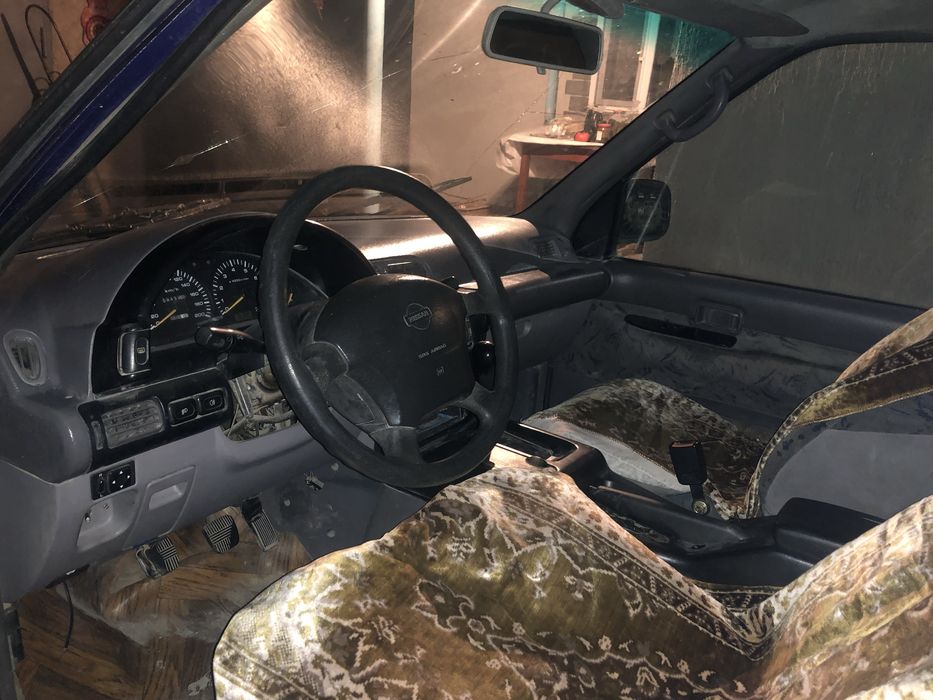 Минивэн Nissan Serena