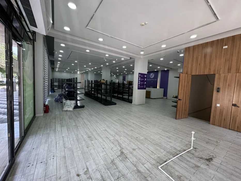 1625 м² на 1-й линии Нукусской — здание с парковкой на 15 авто