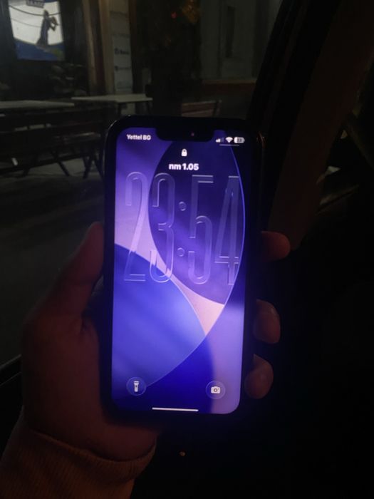 Продавам Iphone 13