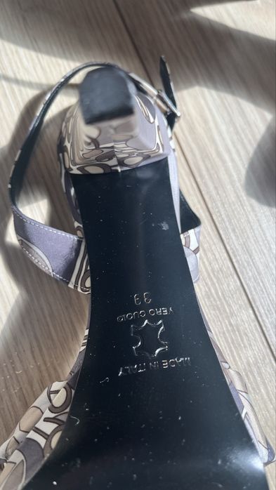 Sandale elegante , noi , marimea 40
