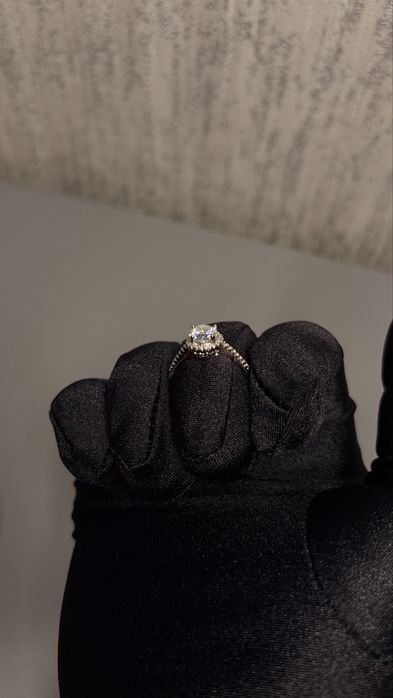 Пръстен с moissanite VVS1, 1.0 карата.