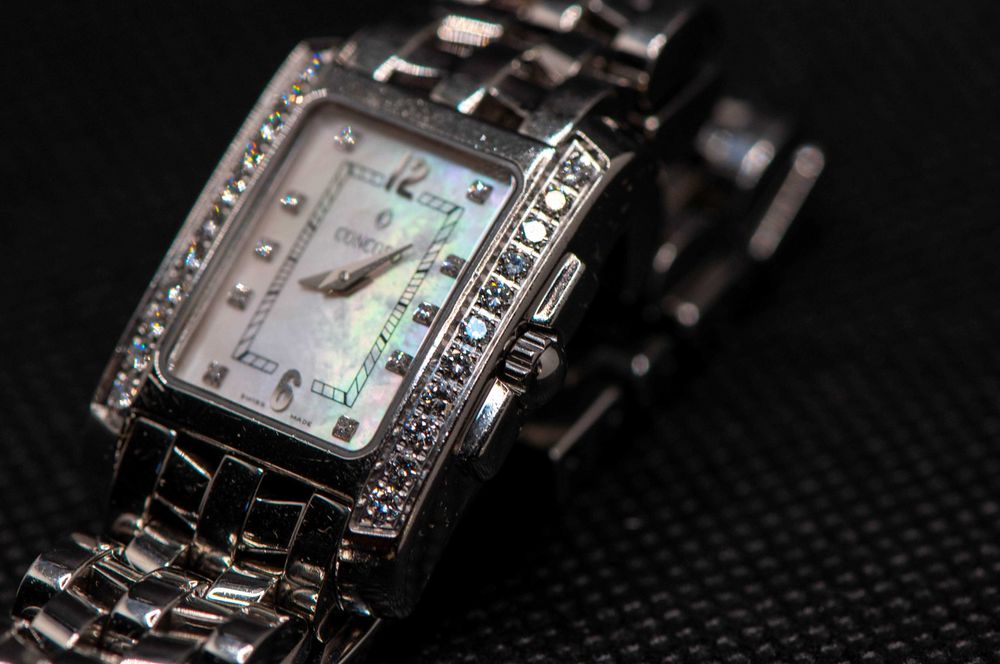 Швейцарски дамски часовник с естествени диаманти - Concord Sportivo