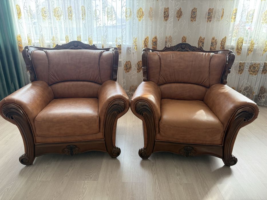 Продам кожаные диван и два кресла