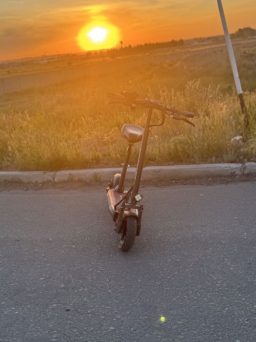 Продам электросамокат Kugo Kirin m4