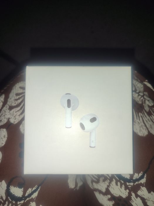 Наушники Airpods