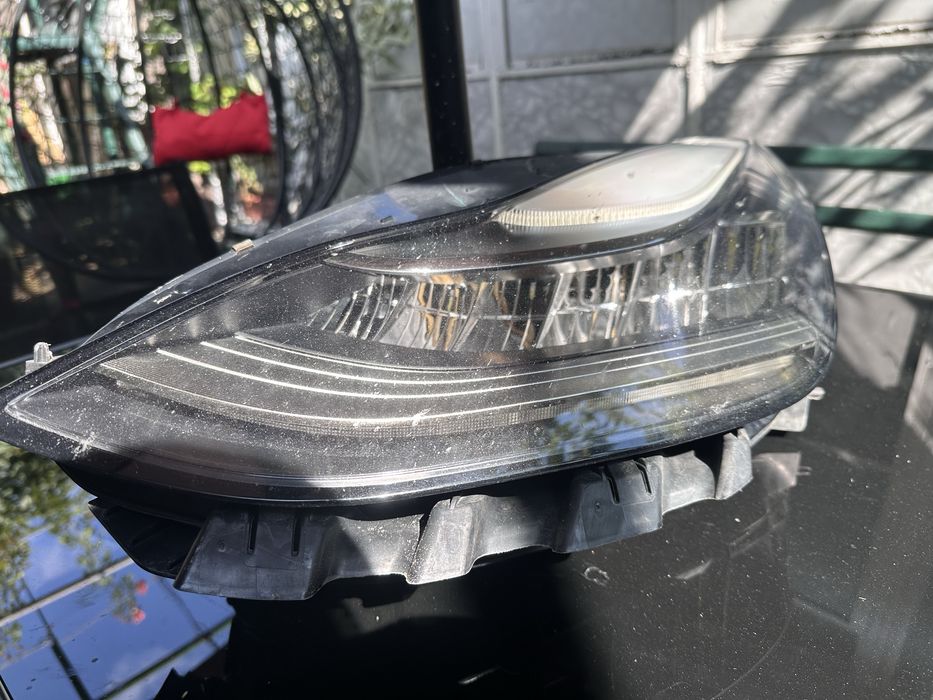 Tesla model 3/Y Оригинален ляв фар