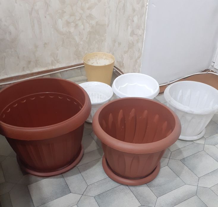 Продам горшки под цветы